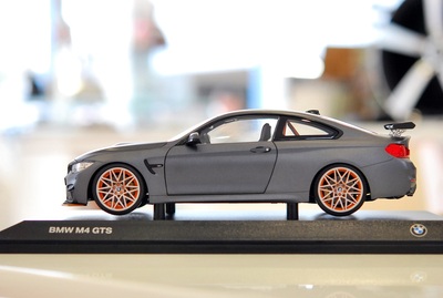 M4 GTS 1/18ミニチュアカー